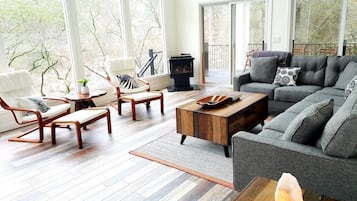 TV, DVD player, table tennis, books