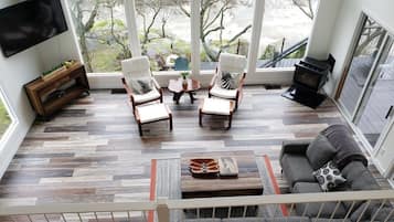 TV, DVD player, table tennis, books