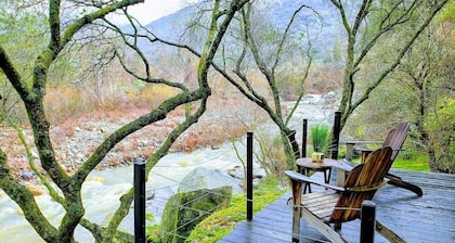 "Sierra River House" on the Main Fork of the Kaweah River. Breathtaking Views!