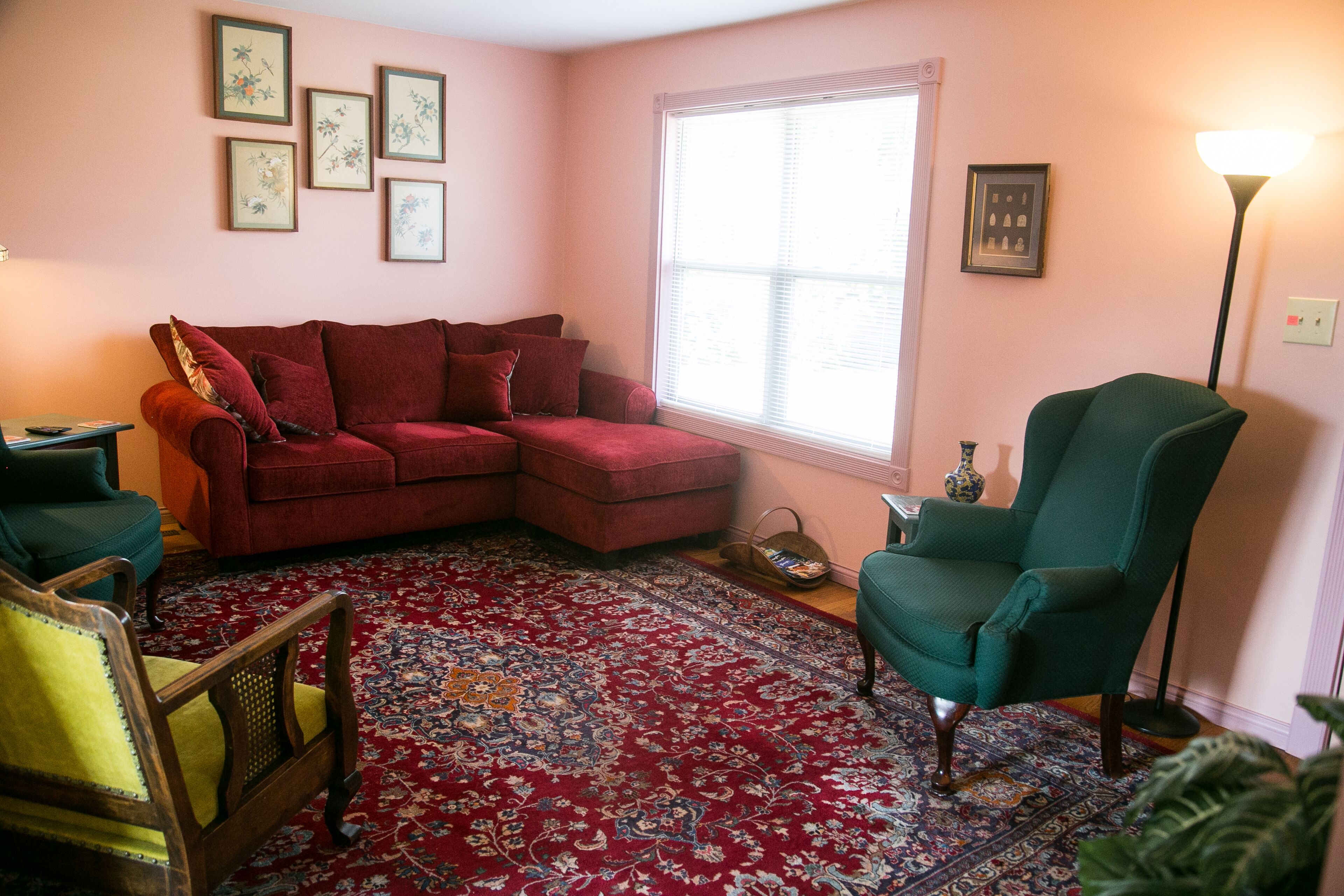 8 minutes from downtown and IU, country setting, IMMACULATE!