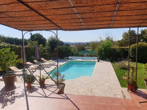Grande maison familiale - PUYRICARD - piscine, calme, verdure.