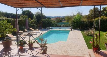 Large family home - PUYRICARD - swimming pool, calm, greenery.