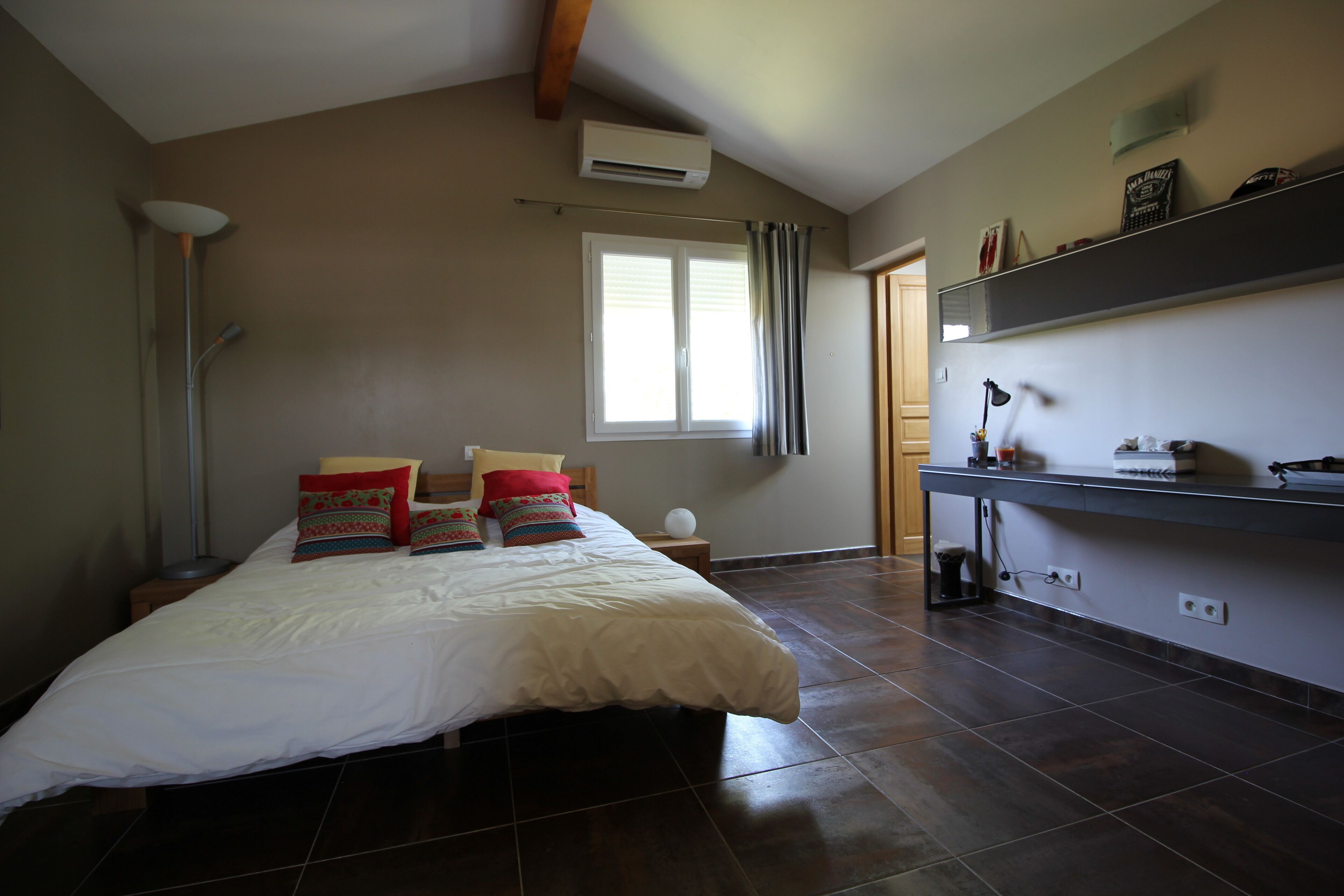 4 bedrooms, desk, iron/ironing board, free WiFi