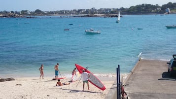 Una playa cerca
