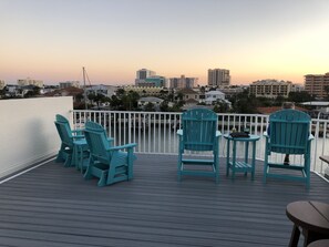 Property grounds - Luxury Waterfront 3 Bed, 3 Bath Condo, Heated Pool, Rooftop Patio on Brightwater (Clearwater Beach)