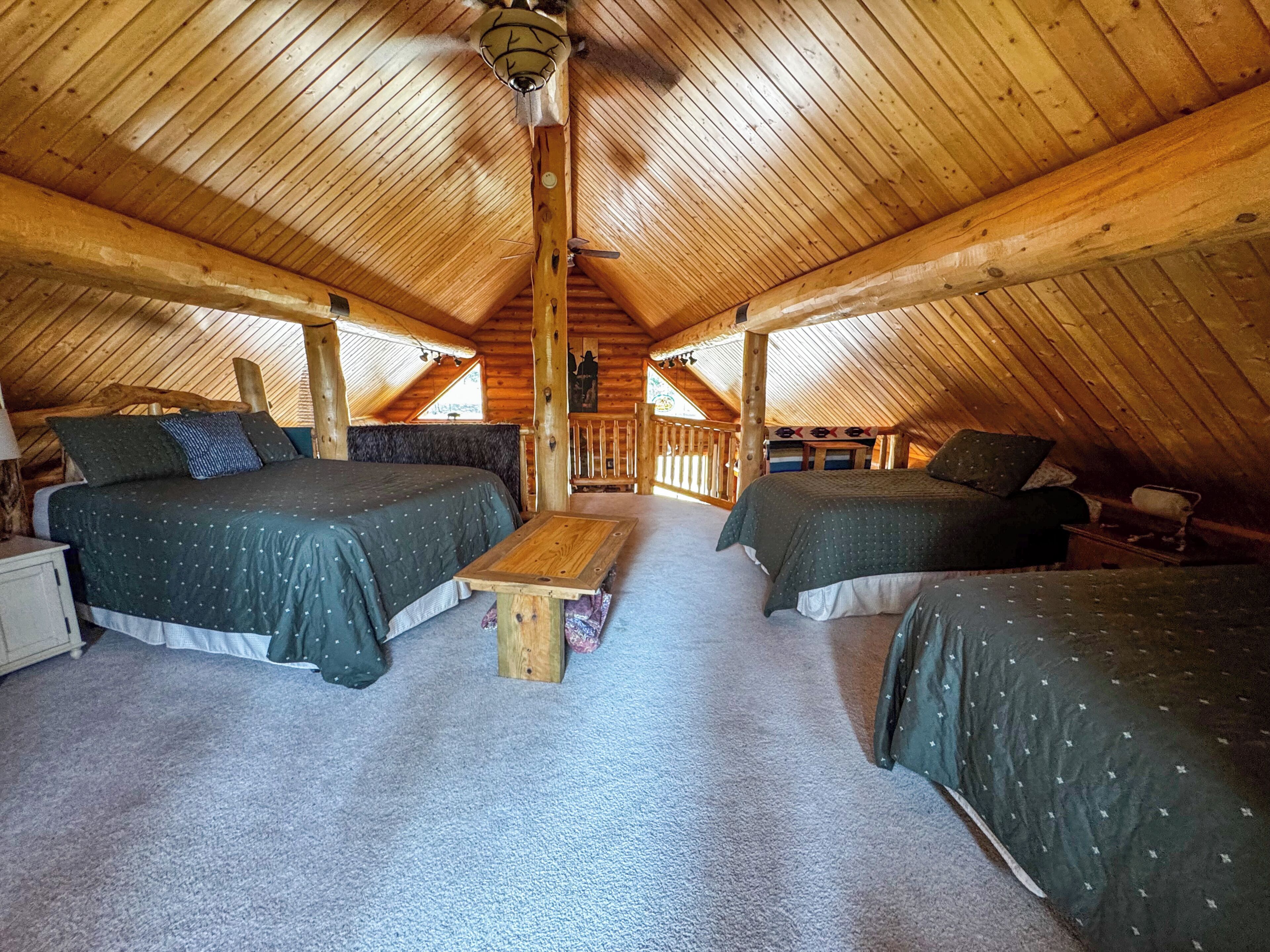 6 bedrooms, desk, iron/ironing board, travel crib