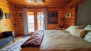 6 bedrooms, desk, iron/ironing board, travel cot