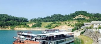 Dragon City International Hotel