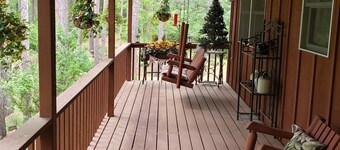 パインズのレイクカントリーホームは、リラックスして楽しむためにあなたを招きます ！