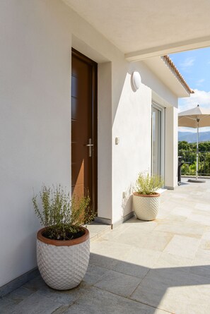 تفاصيل الفندق من الخارج