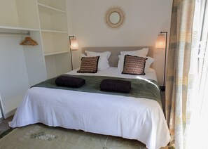 4 chambres, fer et planche à repasser, Wi-Fi, draps fournis
