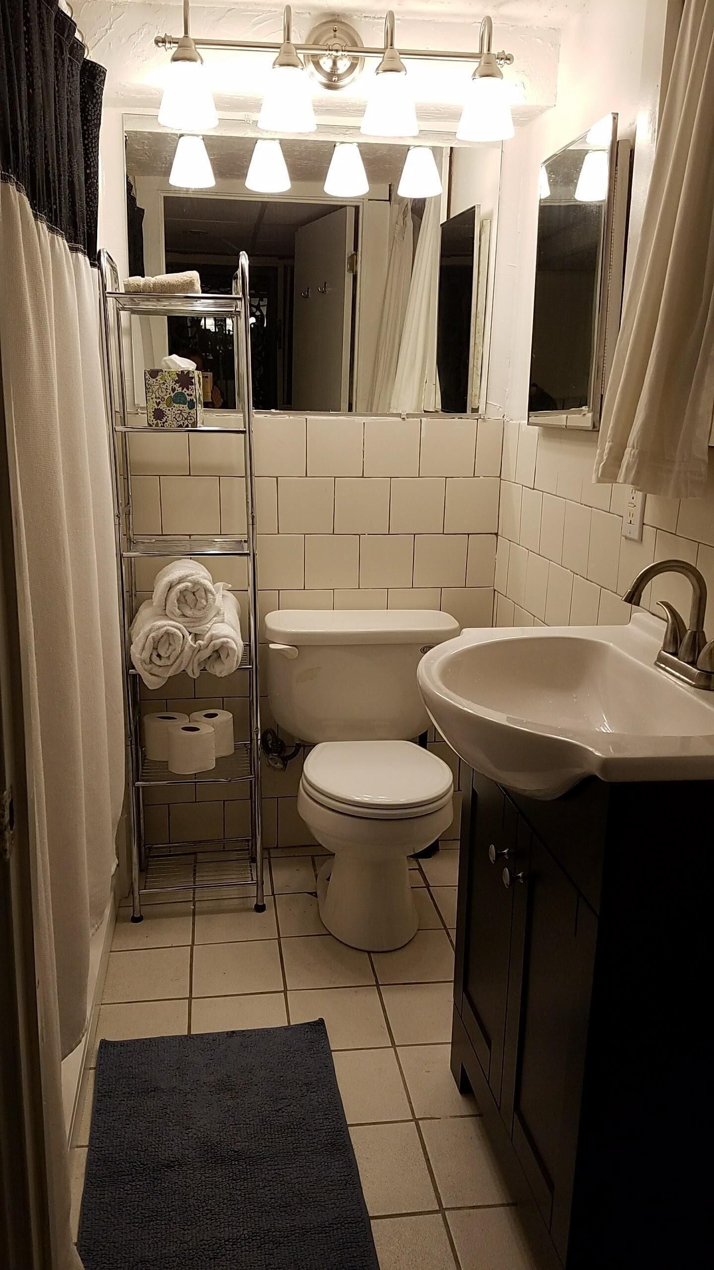 Private, Spacious Suite, Private Entrance, near Boston