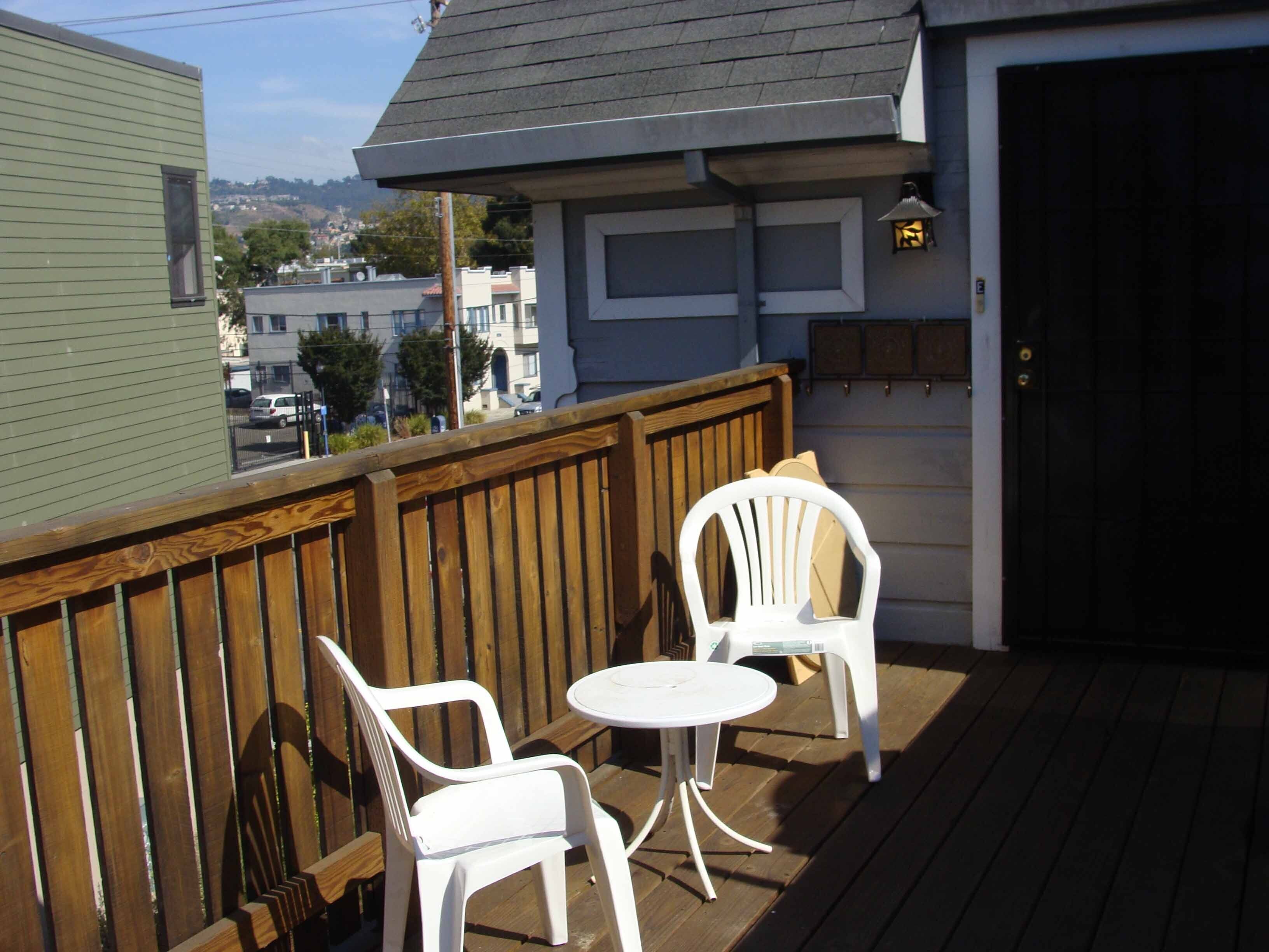 Wonderful 3rd level 2 bed in heart of Oakland's popular Temescal. - walk to Bart