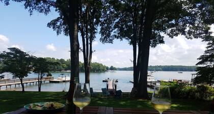 SPECTACULAR LAKEFRONT MODERN OASIS New to VRBO