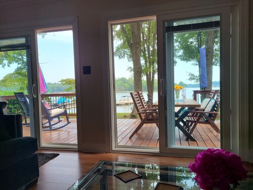 SPECTACULAR LAKEFRONT MODERN OASIS New to VRBO