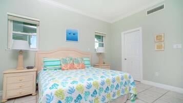 2 bedrooms, desk, iron/ironing board, WiFi