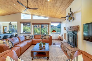 Interior - Amazing Views~Firepit~HotTub~Hiking Trails Home (Sedona)