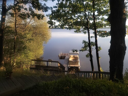 Pet-Friendly Acorn Cottage.  
Our cottage is our home - you'll feel at home too!