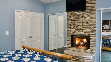 3 bedrooms, iron/ironing board, bed sheets