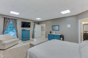 5 quartos, Wi-Fi de cortesia, roupa de cama