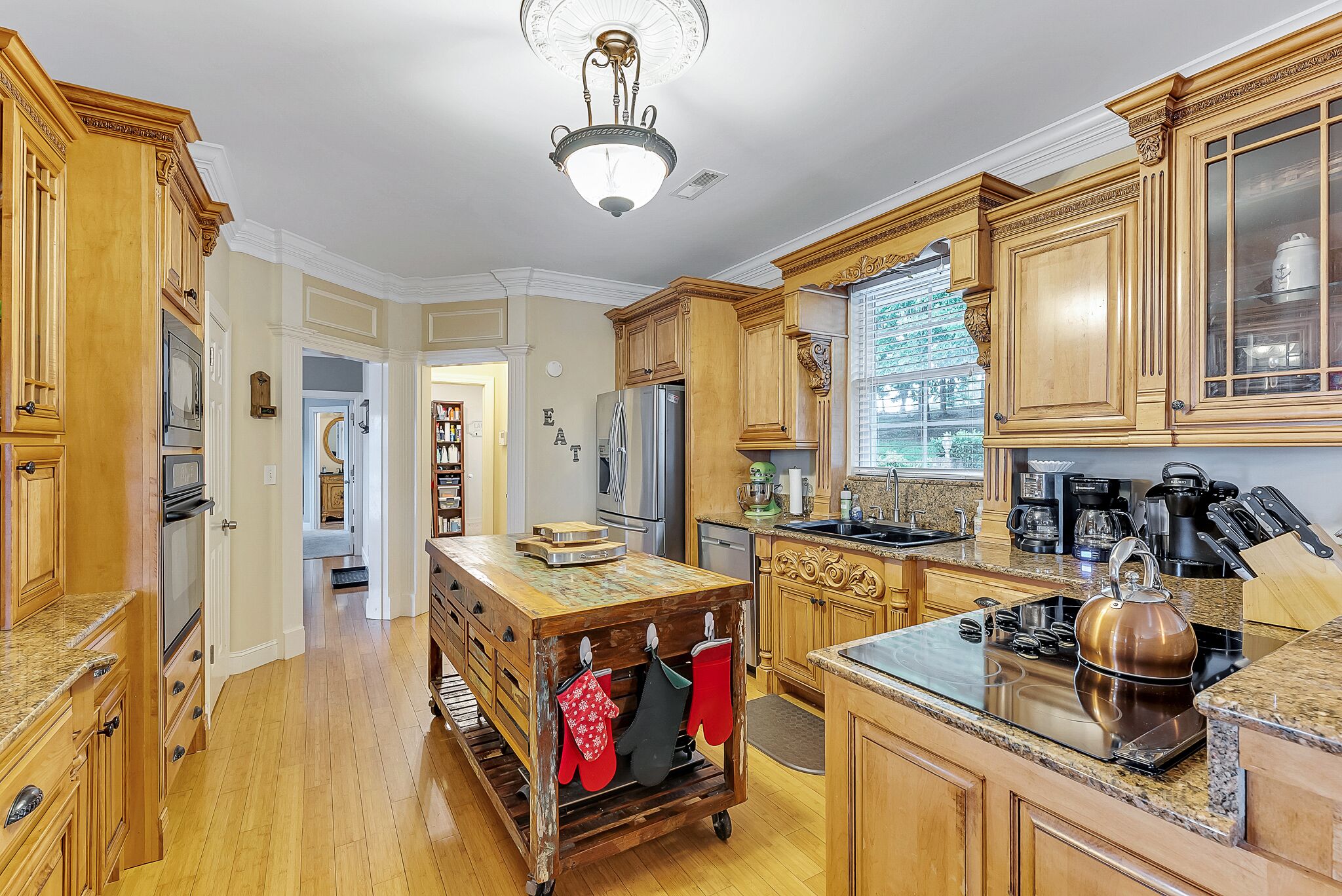 Private Pool overlooking the lake! Game Room and more!