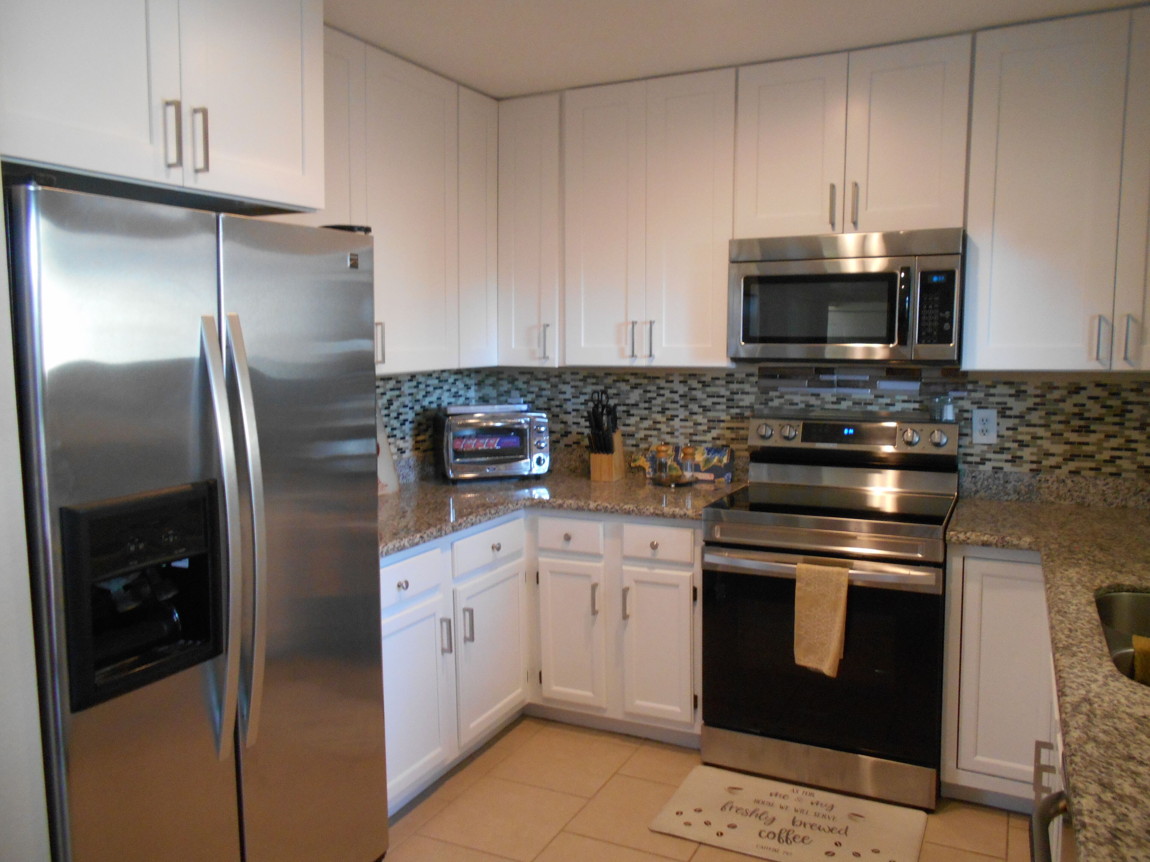 2024 Remodel/Well Equipped 2/2 1st Flr Condo,   Walk everywhere location