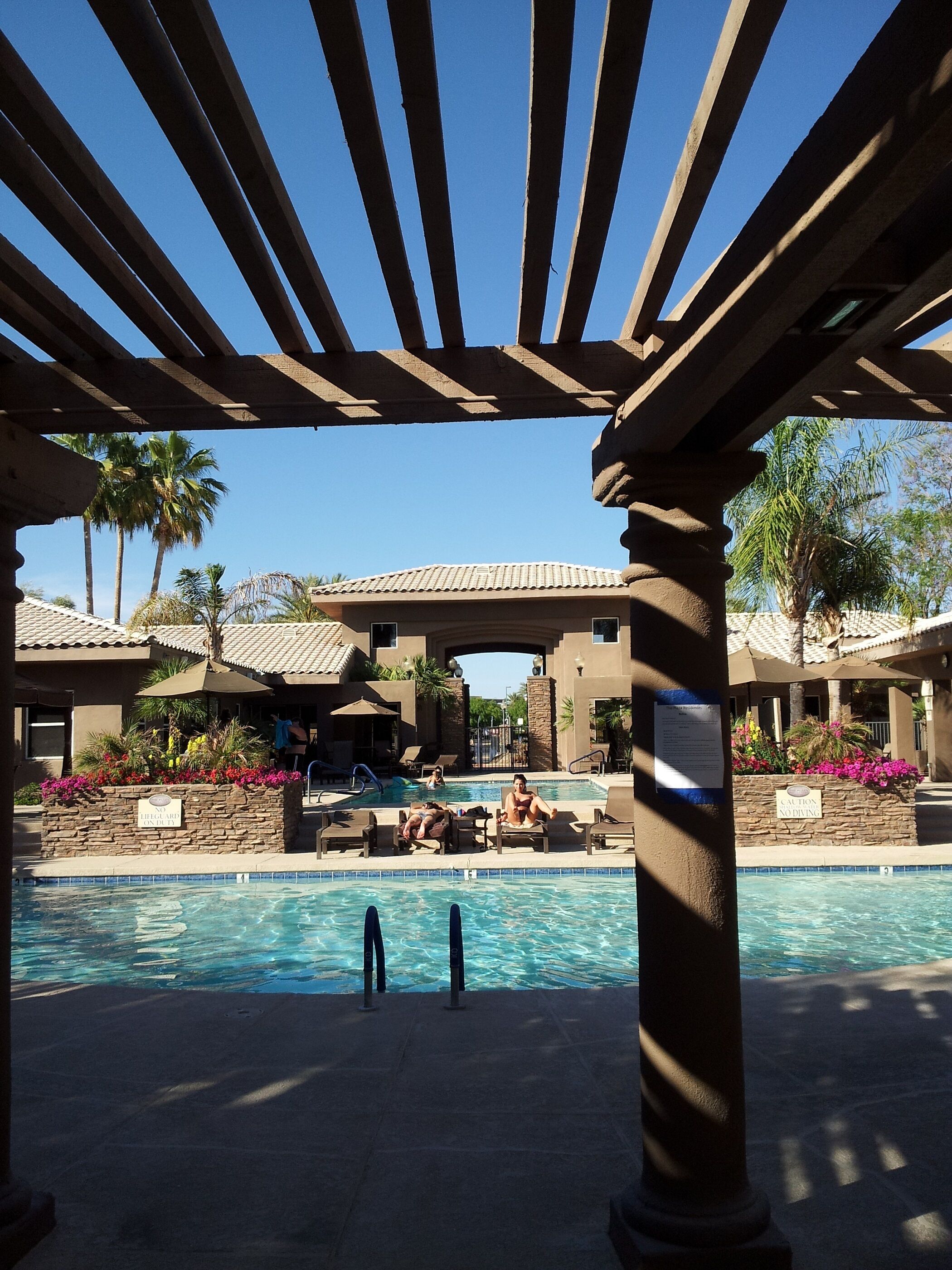 1 BEDROOM KIERLAND CONDO GROUND FLOOR, EXCEPTIONAL LOCATION! RELAX & ENTERTAIN 
