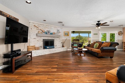 LOOKING FOR NEW WINTER TEXANS!!! Most Beautiful & Serene View on Inks Lake!