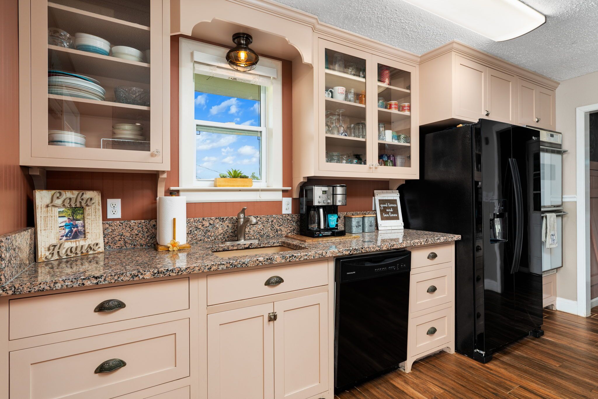 LOOKING FOR NEW WINTER TEXANS!!! Most Beautiful & Serene View on Inks Lake!