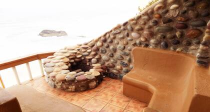 Beachfront Studio Wonderful Ocean Views, private access to beach