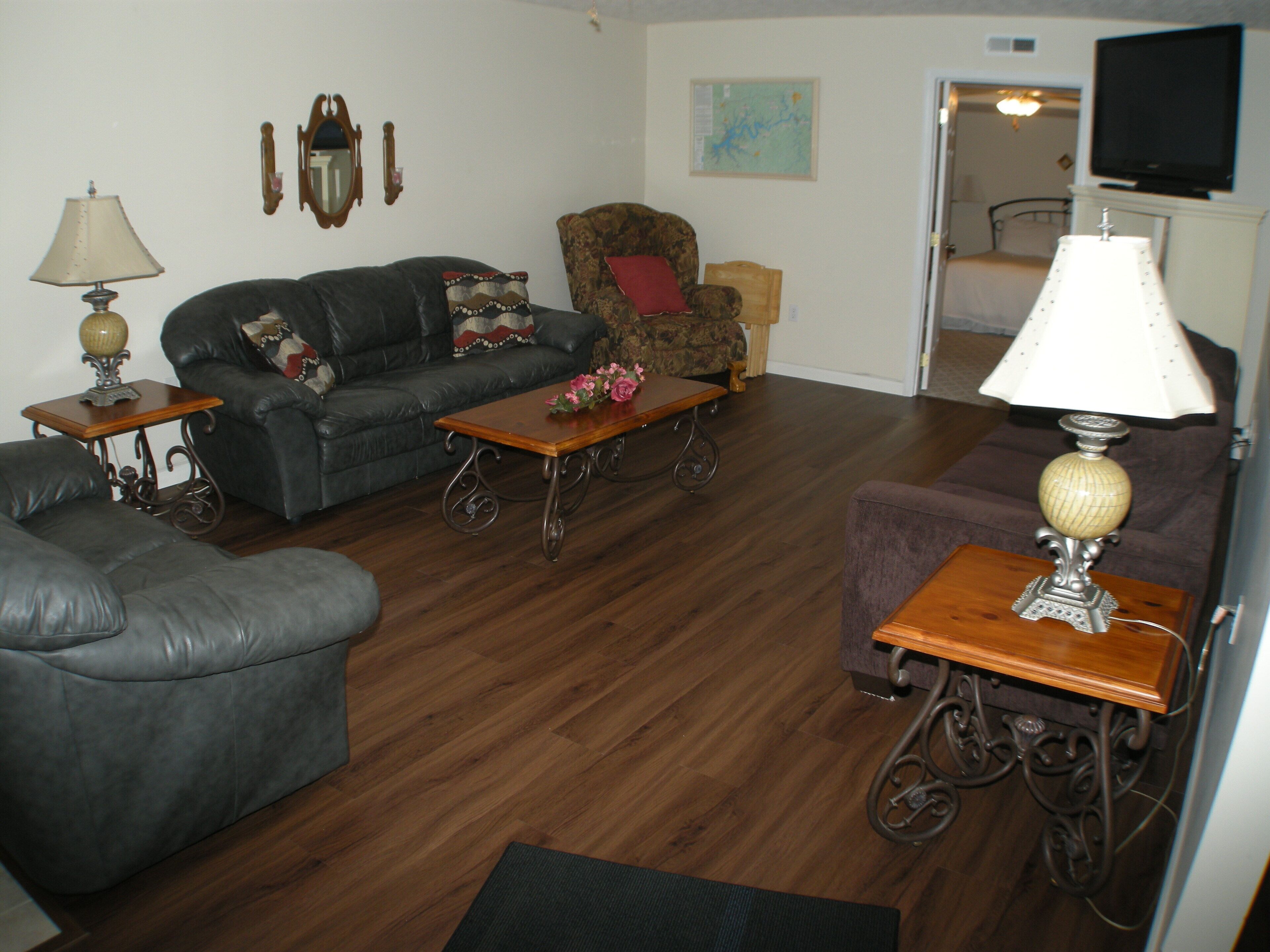 Lake Cumberland Vacation Home, Overlooking Private Fishing Pond