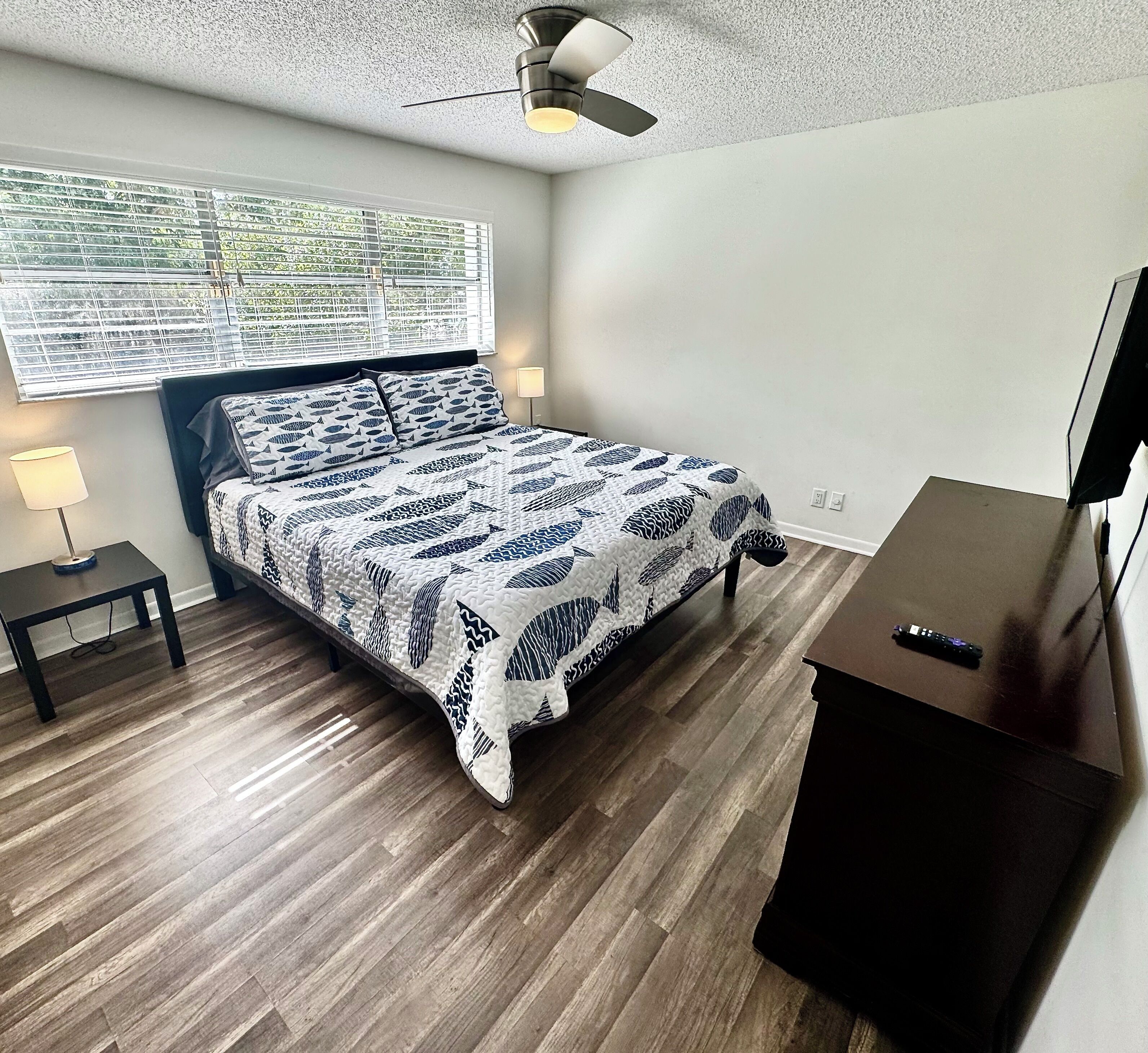 2 slaapkamers, een kluis op de kamer, een strijkplank/strijkijzer