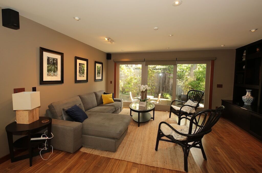 Luxury Moss Beach Retreat w/Hot Tub and stones throw to the Beach and Reserve