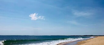 Lovely beachside two-bedroom apartment with sundeck