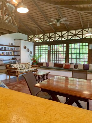 Interior - Beachfront 3-Bedroom Home in Santa Teresa with AC (Santa Teresa, Mal Pais)