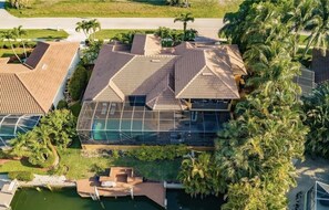 Exterior - 6 Bedroom Gorgeous Waterfront Home With dock, panorama waterview, walk to beach, (Marco Island)