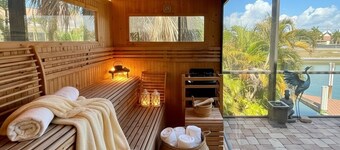 6 Bedroom Gorgeous Waterfront Home With dock, panorama waterview, walk to beach,