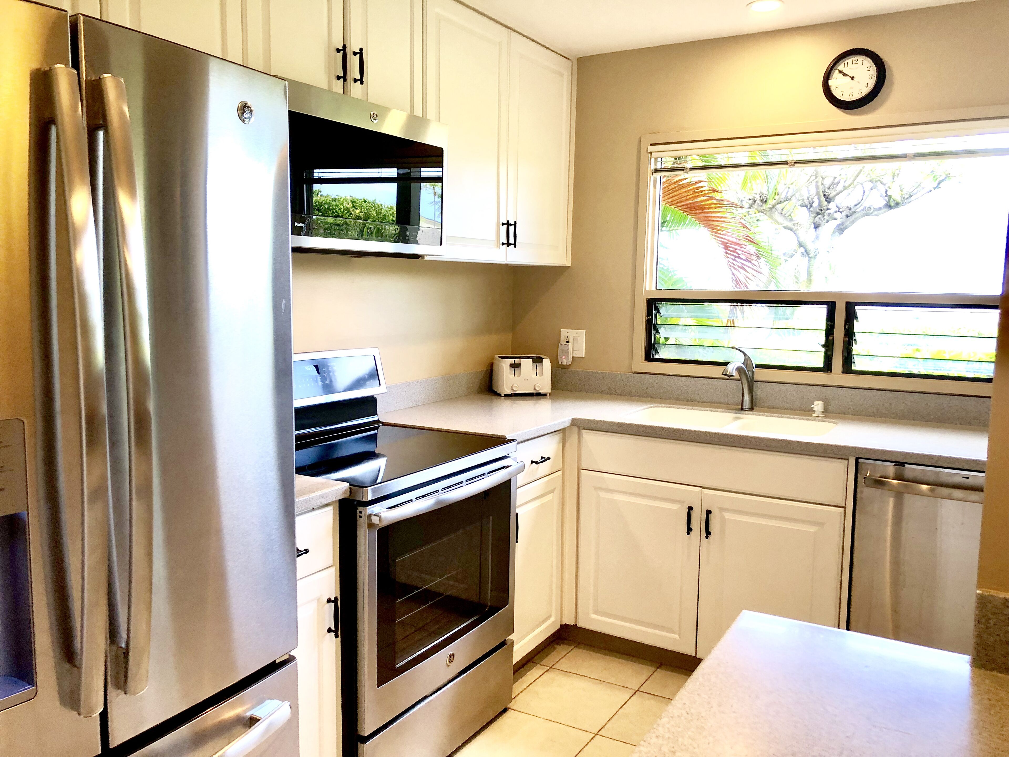 Ocean Views & Privacy! Best Value! Modern Ekolu Remodeled Home