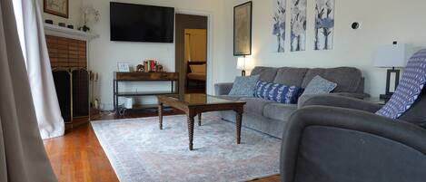 Smart TV, chimenea, videojuegos y oficina