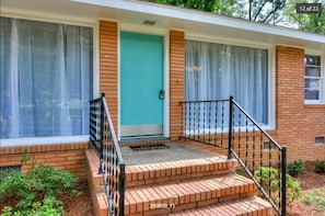 Exterior detail - Mid Century Modern Retreat in North Augusta (North Augusta)