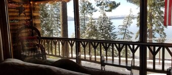 Lakefront views!! Rustic Log Cabin Getaway