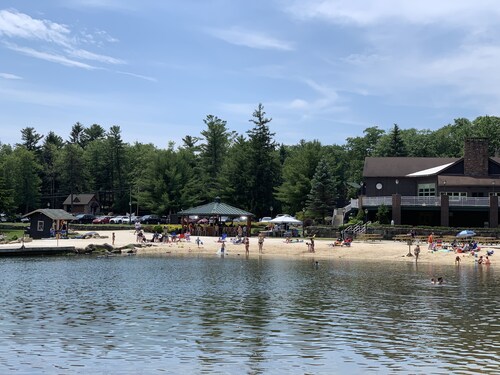 Järven edessä kauneus w kylpytynnyri ja pelihuone.