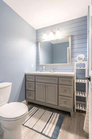 Combined shower/bathtub, towels, toilet paper