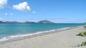 Beach nearby, sun loungers, beach towels