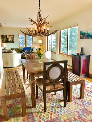 Dining - Panoramic Views of Elk Range & Sopris Mountain + Hot Tub and Beautiful Views! (Carbondale)