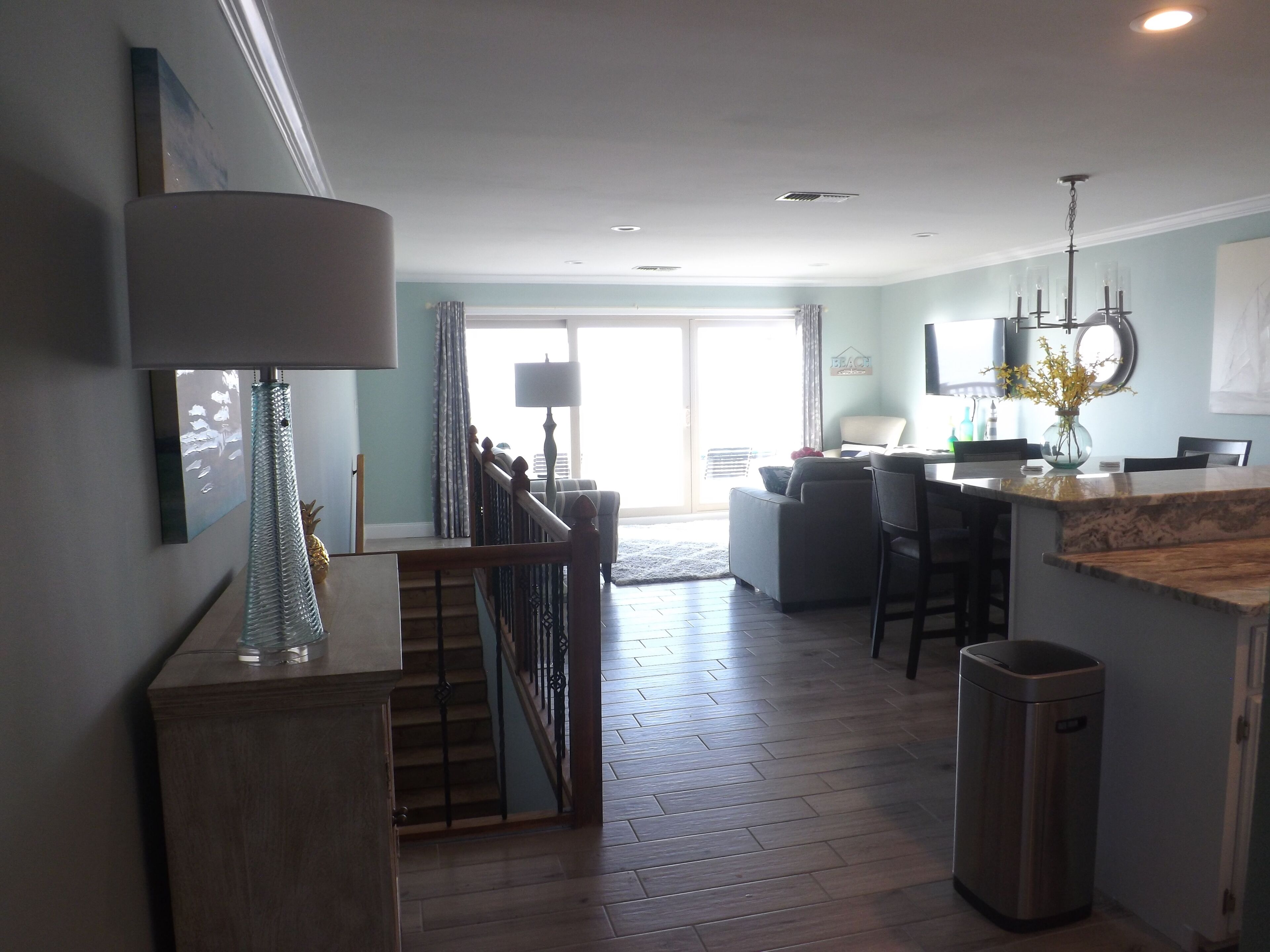 Big dog friendly. Breathtaking sunrises from your couch or bed. Linens included.