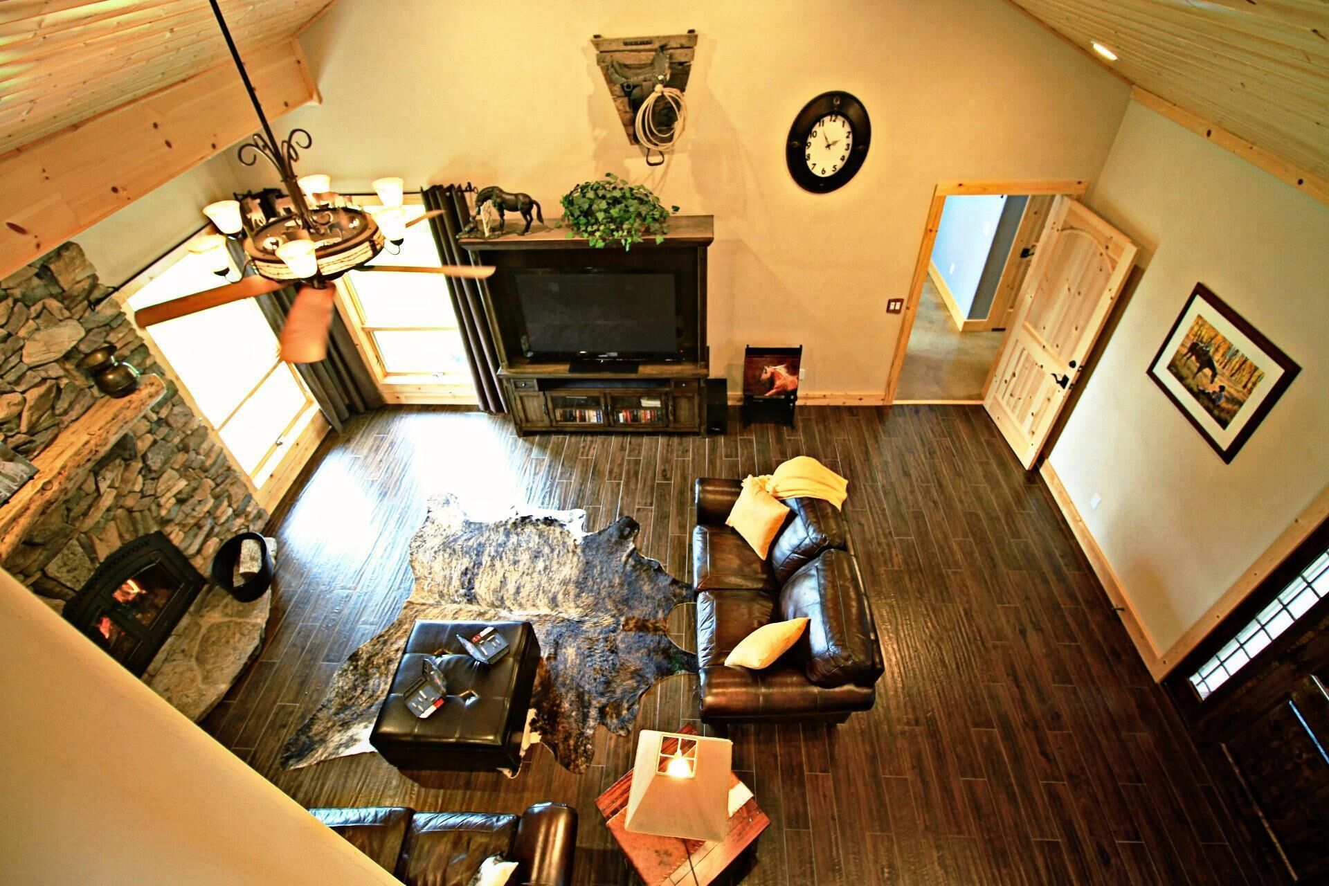 Dog-Friendly Guest House on 60 Acres – Views, Pond, Trails, Hot Tub & More!