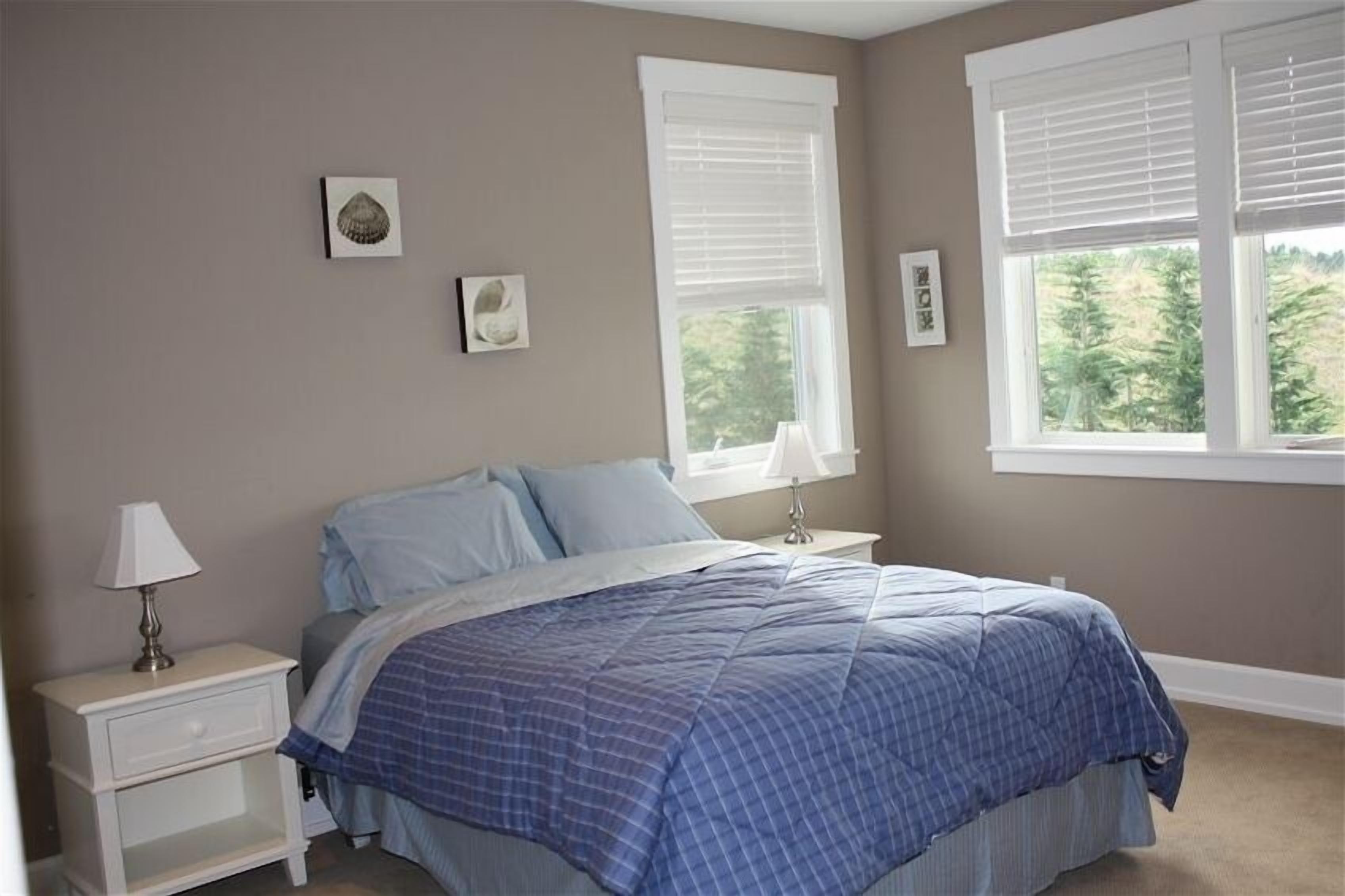 Queen Bedroom