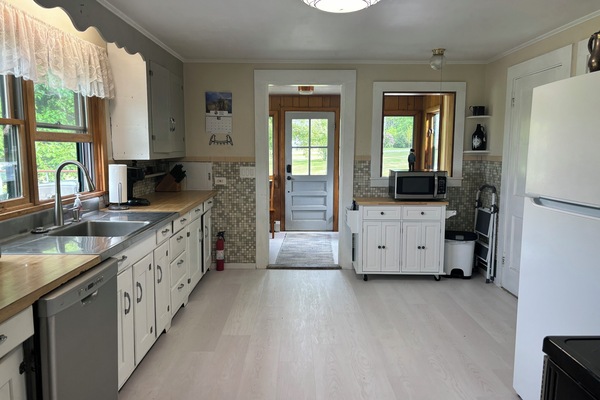 Refrigerador, microondas, horno, placa de cocina