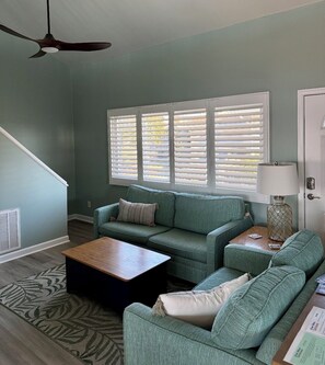 Smart TV, books, stereo - Charming Bayfront Cottage! Spectacular Sunsets! PET FRIENDLY !! (Selbyville)